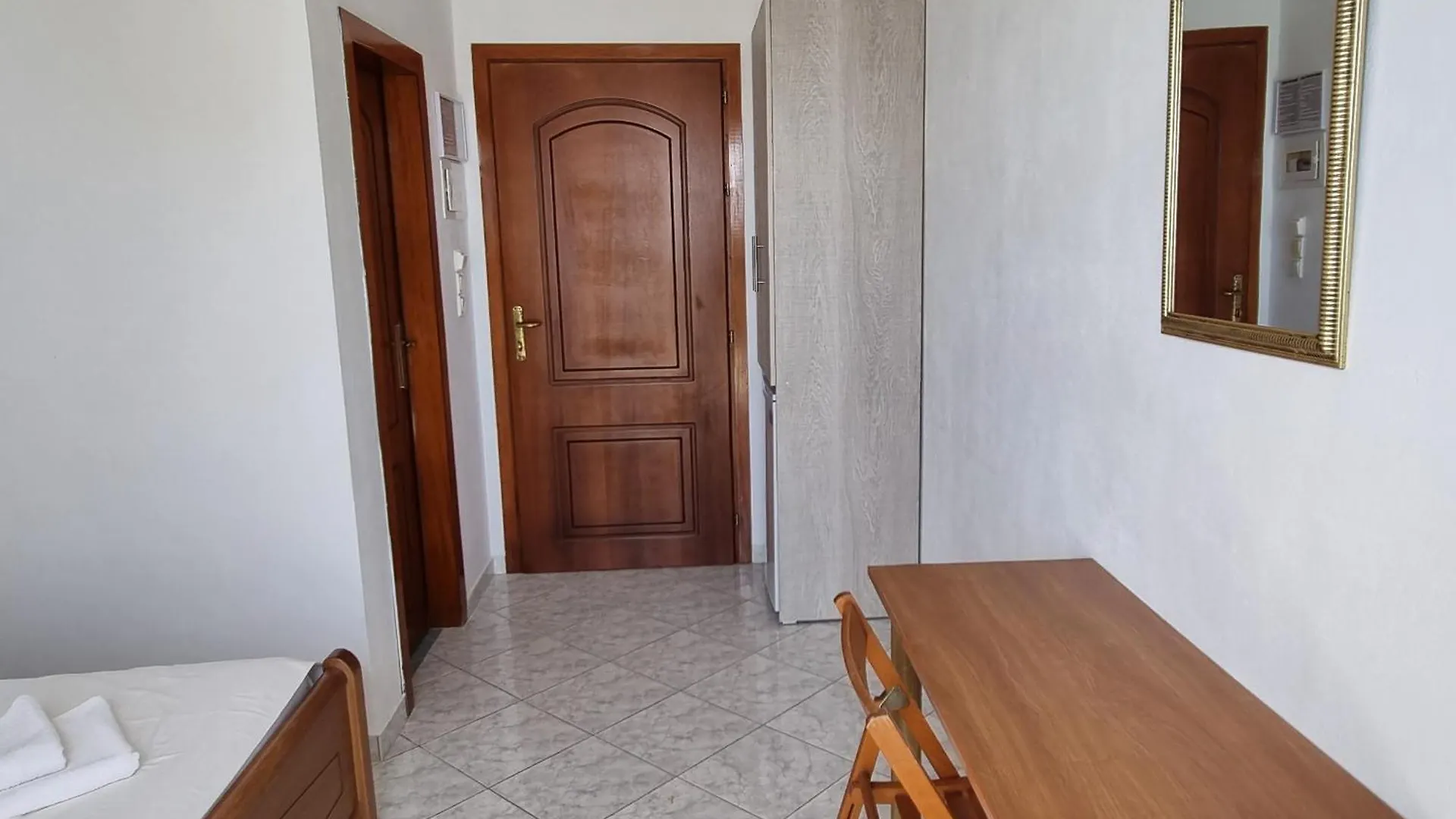 בורש Sunset Studios